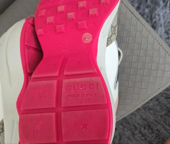 Gucci Navy and Cream Sneakers - Picture 11 of 13